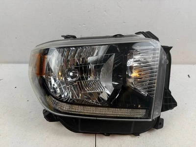Faro halógeno Toyota Tundra 2014-2017 con LED OEM lado del pasajero derecho Foto 1 de 4