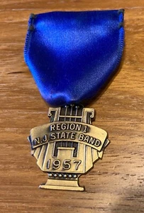 VINTAGE 1957 REGION ONE NJ STATE BAND MEDAL DIEGES & CLUST - Picture 1 of 3