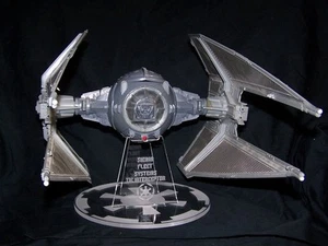Acryl Aufsteller für Vintage Star Wars Tie Interceptor Kenner - Bild 1 von 3