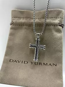 Colgante y cadena cruz Chevron de plata esterlina de 20' David Yurman - Imagen 1 de 3
