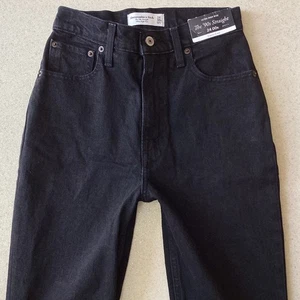 BNWT Ladies Abercrombie & Fitch The 90's Straight Black Jeans W24 L30 Size 6 - Picture 1 of 9