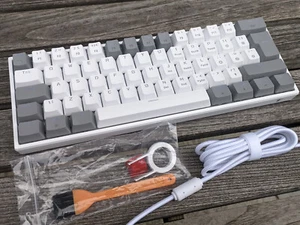 MK203A Blanco Mecánico RGB 60% Teclado Interruptor Azul 61 Teclas USB Tipo C Nuevo Reino Unido - Imagen 1 de 5