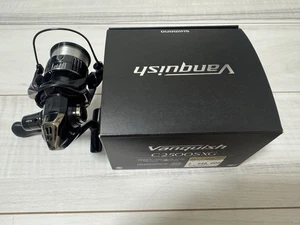 Shimano 19 Vanquish C2500SXG Spinnrolle Top Zustand Angelausrüstung - Bild 1 von 7