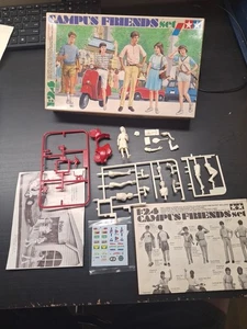 Incomplete 1983 Tamiya 1/24 Scale Campus Friends Set Red Vespa Model Kit - Picture 1 of 15