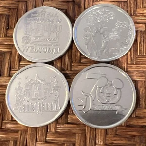 Disneyland D23 Day Medallion Coin Set di 4 (2024) Collezione - Foto 1 di 6