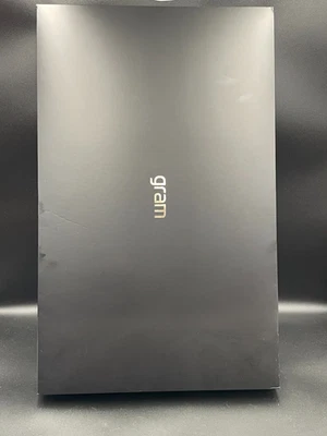 LG Gram 17" i7 @ 2.90 GHz (11th gen) 16GB RAM 1TB SSD WIN 11 Home - Image 1 of 4