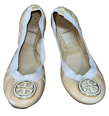 Pisos de ballet Tory Burch Caroline charol desnudo talla 7,5 M logotipo medallón Foto 1 de 4