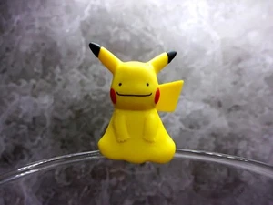 Ditto Pikachu - Putitto Mini Pokemon Figure - Cup/Glass Ornament - Japan - Picture 1 of 4