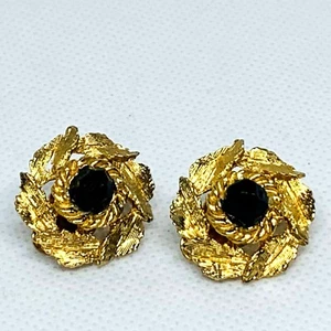 Vintage Leaf Wreath Clip Earrings Gold Tone Black Bead In Center - Picture 1 of 6