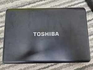 Toshiba Satellite C660 INTEL 1,50 Ghz computer portatile Windows per parti di ricambio - Foto 1 di 10