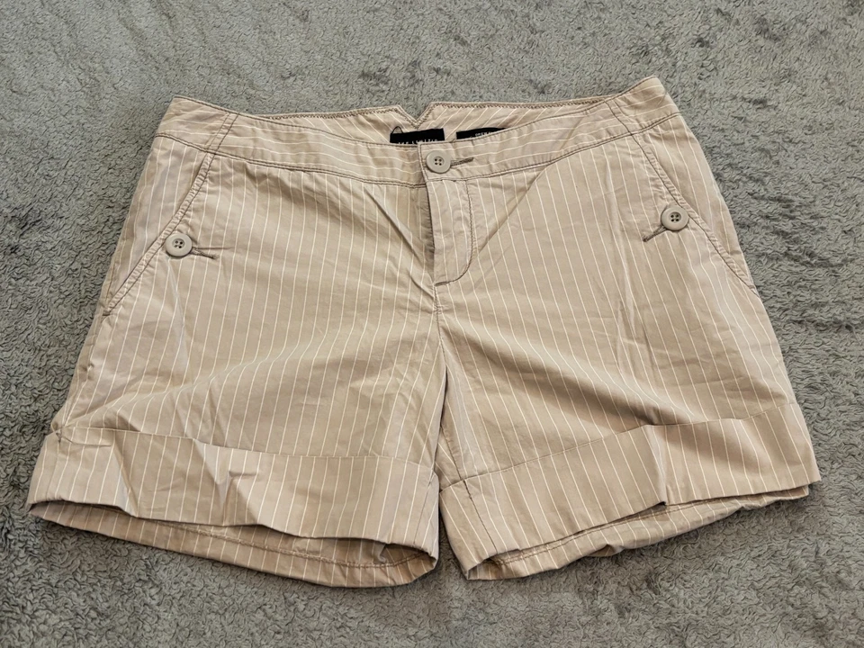 Shorts limitado feminino 10 bege bermuda carreira Drew Fit vestido elástico listrado - Imagem 1 de 4