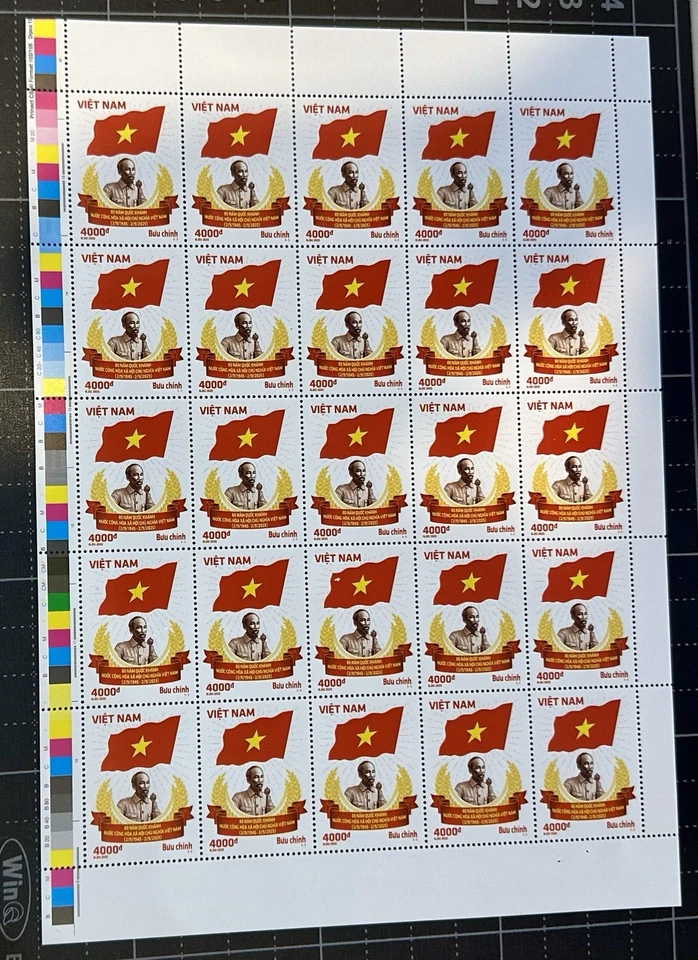 Estampilla Vietnam 2025 80 Años Independencia MNH Bandera Ho Chi Minh Hoja Completa Foto 1 de 1