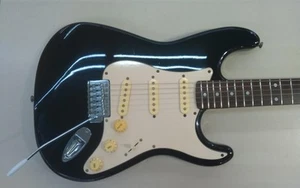 SQUIER STRATOCAST Used Basswood body Maple neck Rosewood fingerboard Black - Picture 1 of 5