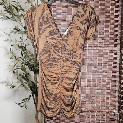 Top drapeado cuello en V profundo ceñido al cuerpo acanalado Charlotte Russe Y2K marrón estampado animal XS  Foto 1 de 4
