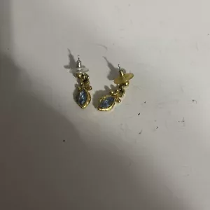 Avon Victorian Vintage Blue Stone Gold Toned Earrings - Picture 1 of 3