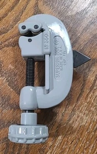 Superior Tool Co. No. 350 Used (Cap. 1 & 1/8") Pipe & Tubing Cutter USA MADE. - Picture 1 of 11