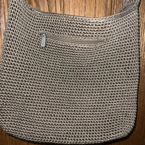 Bolso de Hombro Hobo Vintage The Sak Taupe Crochet - Imagen 1 de 7