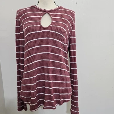 Blusa CHARLOTTE RUSSE tamanho grande waffle malha listrada buraco na fechadura manga longa malva - Imagem 1 de 4