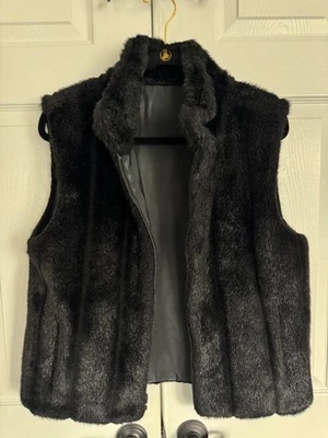 Chaleco reversible de piel de visón negro sintético con cremallera y bolsillos talla M Foto 1 de 4