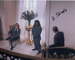 HASSANI SHAPI als Electra Kings Doktor in Die Welt ist nicht genug - handsigniert - Bild 1 von 1