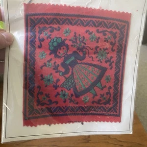 Parches Creativos Europa Imports Vintage Apliques Tejidos Folk Girl Rojo Verde Azul - Imagen 1 de 3