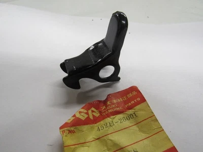 Abrazadera asiento NOS SUZUKI TC 125 185 TM75 TS 50 75 185 250 400 45211-26001 Foto 1 de 2