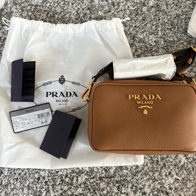 Nuevo bolso de hombro de cuero tostado Prada Foto 1 de 4