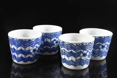 F5242: Japanese Old Imari-ware Blue&White Flower Muffle painting SOBA CUP 4pcs, - Image 1 of 4