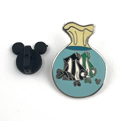 2005 Disney Pin Cast Lanyard Hidden Mickey Finding Nemo Deb & Flo Fish Bag - Image 1 of 4