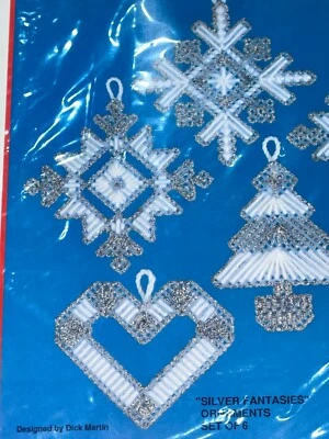 BUCILLA Kit de Lona Plástica Plata Fantasías 6 Adornos de Navidad 61092 Foto 1 de 4