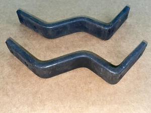 Corvette windshield wiper door bracket pair GM 68 69 70 71 72 - Bild 1 von 4