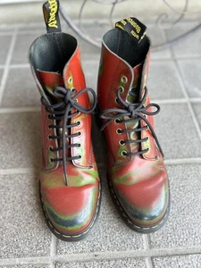 Botas de cuero Dr. Martens de 8 agujeros de corte alto rojo verde degradado... - Imagen 1 de 3