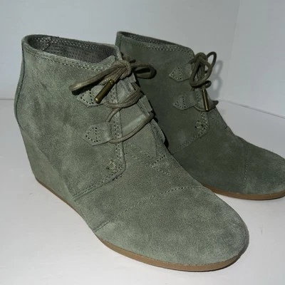 TOMS Women’s Kala Wedged Heel Boot - Olive Green EUC Size US 8 Shoes - Image 1 of 4