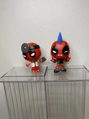 Funko Marvel Deadpool Punk Rocker y Deadpool Doctor 2,5” Bobble Head Foto 1 de 4