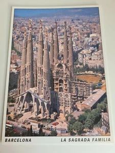 POST CARD OF BARCELONA MOST FAMOUS BASILIKA CHURCH LA SAGRADA DE FAMILIA - Picture 1 of 2