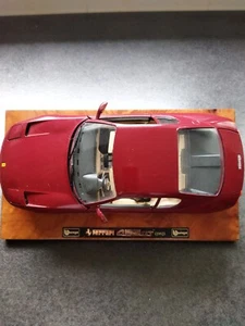 Modelauto Ferrari auf Holz - Bild 1 von 1