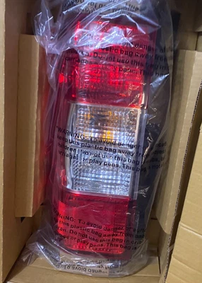 Luz trasera izquierda del lado del conductor para Nissan NV1500 NV2500 NV3500 12-21 certificado Capa Foto 1 de 4