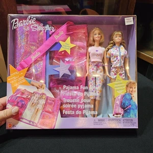 MIB Barbie & Skipper Pyjama Fun Tote Puppen Geschenkset 2003 Mattel B2774 NRFB - Bild 1 von 7