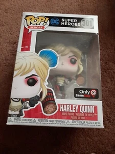 Funko Pop! Figura de vinilo #301 Super Heroes: DC Harley Quinn (exclusiva de GameStop) - Imagen 1 de 4