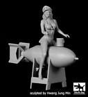 Black Dog 1/32 US Pinup Girl #4 w/Air Force Cap Painting Sitting on Bomb F32035