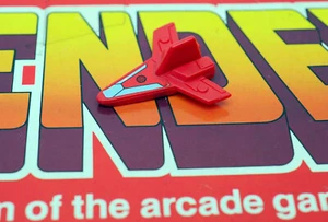 MB GAMES DEFENDER 1980s BOARDGAME SPARE RED DEFENDER SHIP VINTAGE - Picture 1 of 2