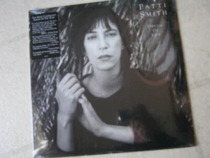 PATTI SMITH 1988 "Dream Of Life" NEW/SEALED ORGL VINTAGE US ALT PUNK LP wSTICKER - Picture 1 of 2