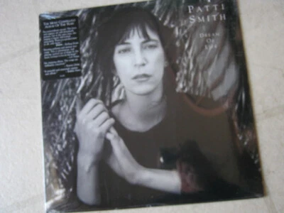 PATTI SMITH 1988 "Dream Of Life" NEW/SEALED ORGL VINTAGE US ALT PUNK LP wSTICKER - Image 1 of 2