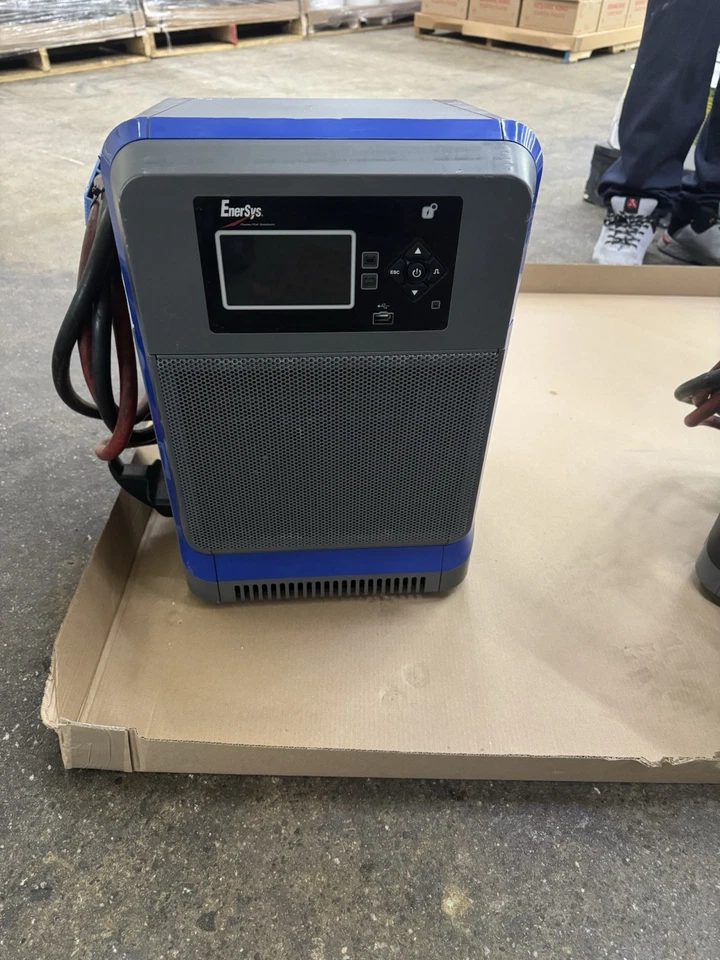 Cargador de batería para carretilla elevadora EnerSys EIP3-JN-4 24/36/48 Foto 1 de 4
