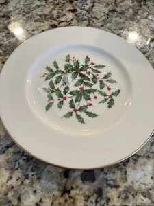 Lenox Christmas Holiday Special Holly & Berry Salad Plate 8 3/8 Inch Gold Trim - Picture 1 of 3