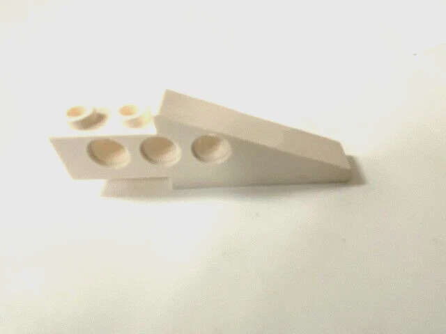 Детали LEGO Technic: длинный наклон 1x6 с 3 отверстиями для булавок, номер детали 2744, белый - Изображение 1 из 1