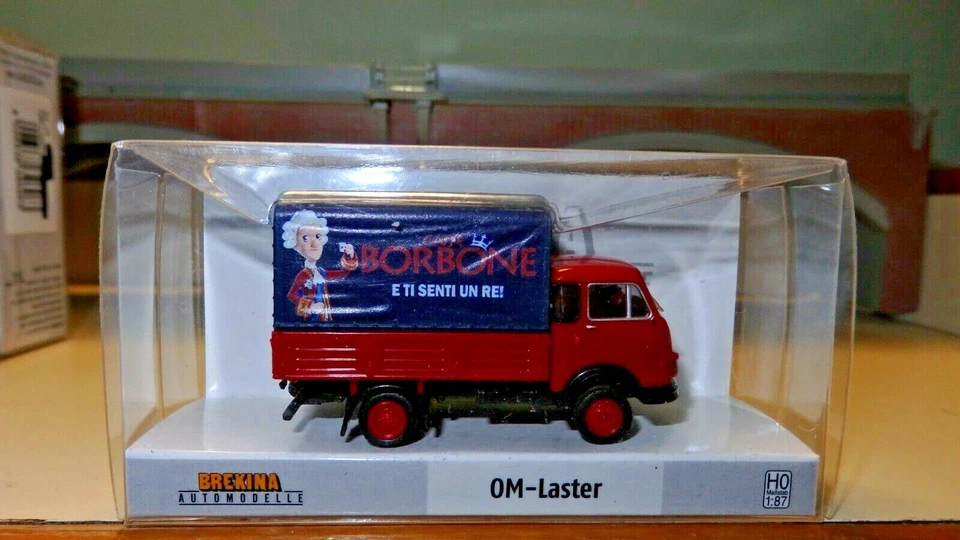 Brekina OM Lupetto rosso e telone blu CAFFE' BORBONE  HO 1:87 Edizione Limitata - Immagine 1 di 1