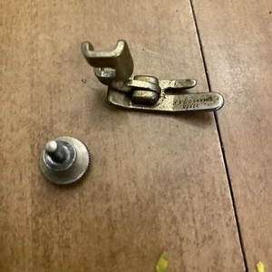 Repuesto de máquina de coser Singer 15 pieza prensatelas pie - Imagen 1 de 2