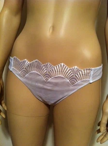 La Perla White New Venus Embroidery Thong Panties Size M Made in Italy NWT - Picture 1 of 3