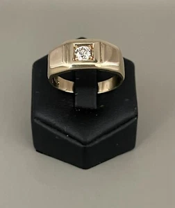 ELEGANTER HERRENRING AUS 585/- GOLD MIT 1 BRILLANT 0,23ct Wert 1998,-€ - Bild 1 von 7